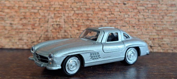 Mercedes Benz 300SL Argent 1/64