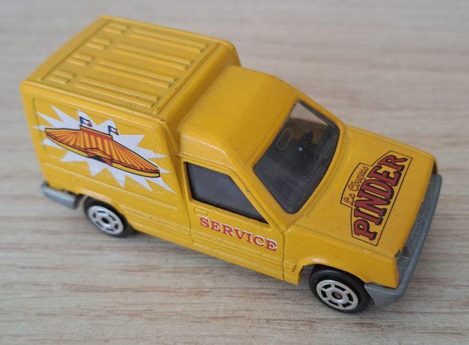 MAJORETTE RENAULT EXPRESS  PINDER     N233