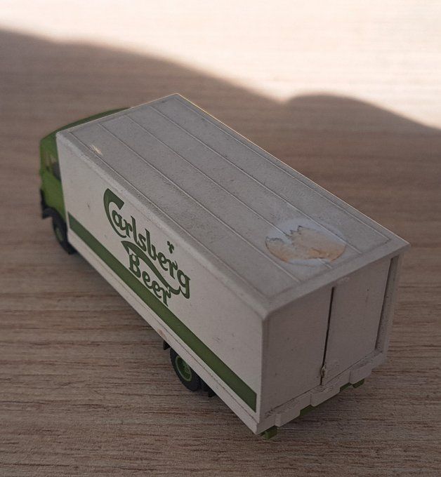 PRALINE  MERCEDES  CARLSBERG BEER
