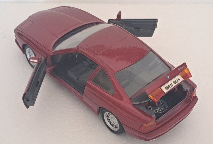 Maisto BMW 851i 1/18