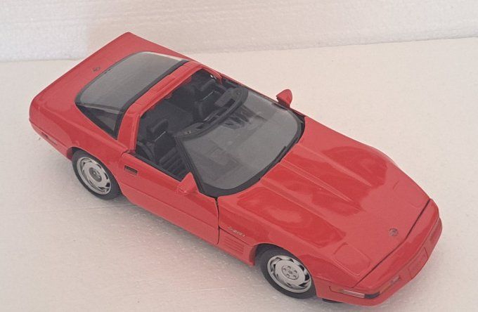 MAISTO corvette ZR1 1992 echelle 1/18