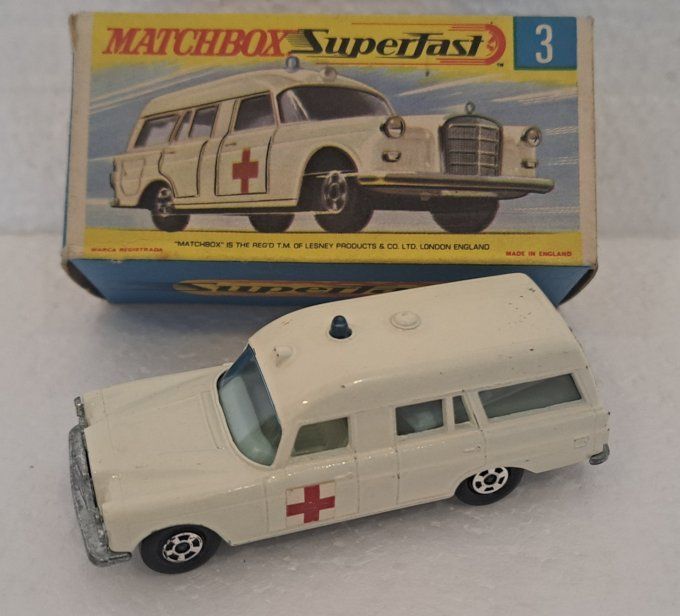 MERCEDES-BENZ BINZ AMBULANCE  SUPERFAST  N°3