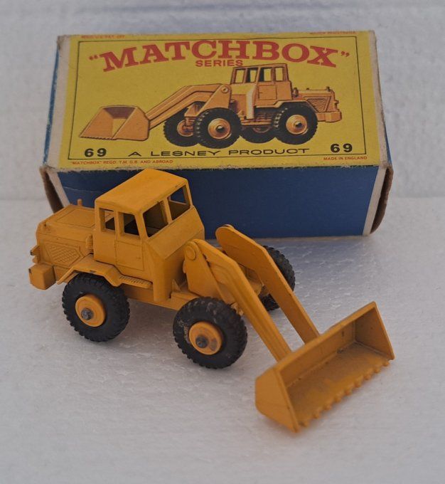 HATRA TRACTOR SHOVEL   SERIES N°69