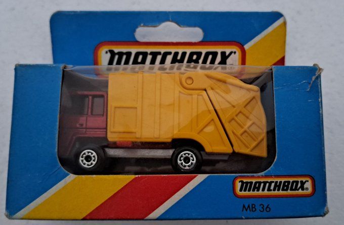 FORD REFUSE TRUCK    MB36