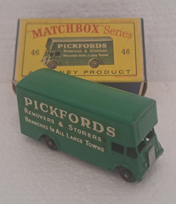 PICKFORDS REMOVAL VAN N°46