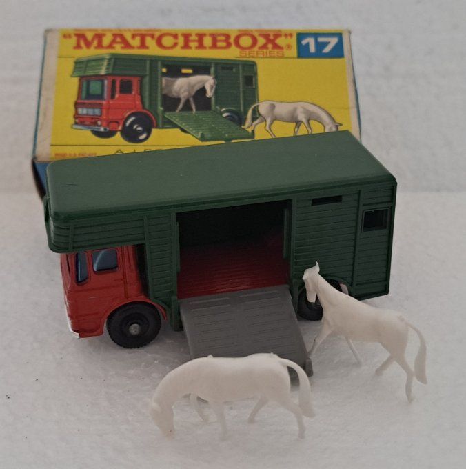 HORSE BOX  N°17