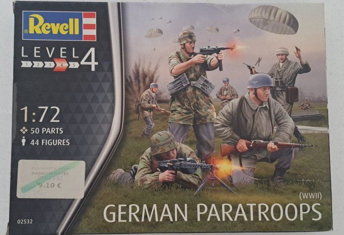 WWII  GERMAN PARATROOPS    1/72