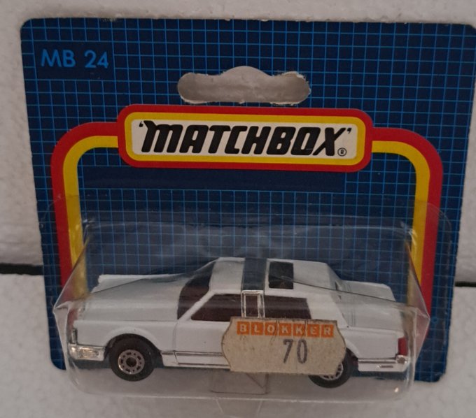 MB197 LINCOLN TOWN CAR    N°24