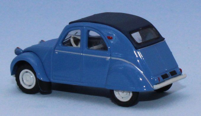 Citroën 2 CV AZLP 1958, bleu glacier, capote fermée bleu foncé et sièges bleus