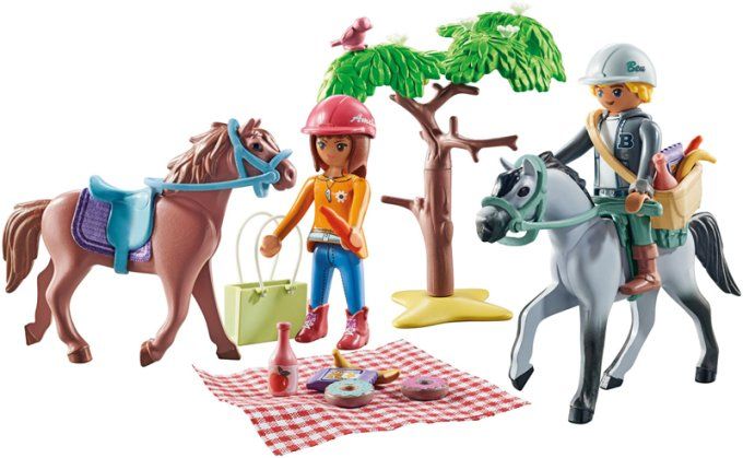 AMELIA ET BEN AVEC CHEVAUX