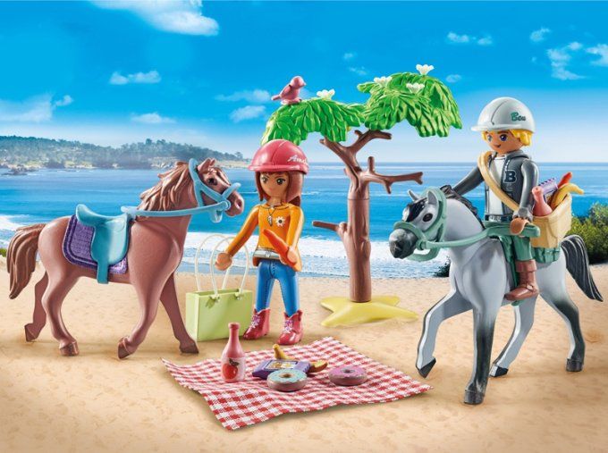 AMELIA ET BEN AVEC CHEVAUX