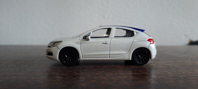DS4