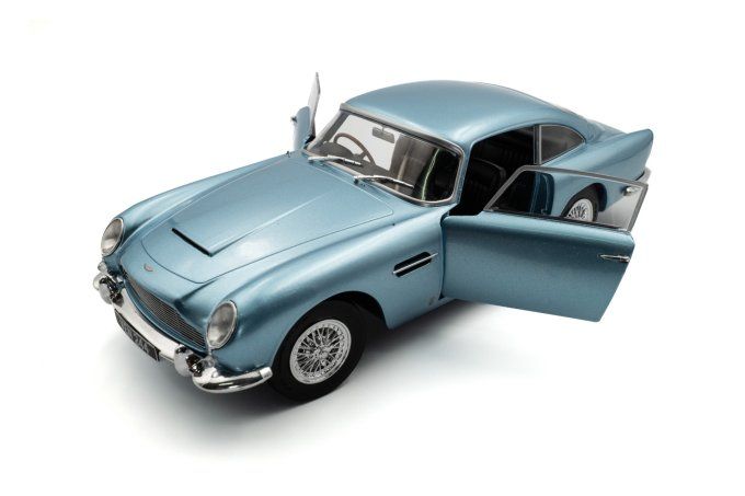 Aston Martin DB5 – Light Metallic Blue – 1964