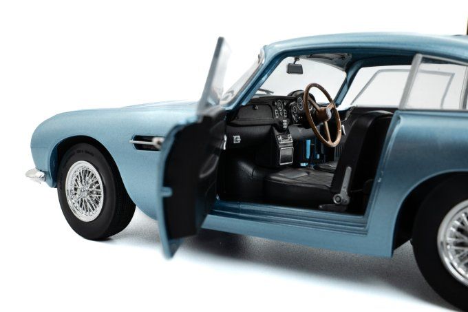 Aston Martin DB5 – Light Metallic Blue – 1964