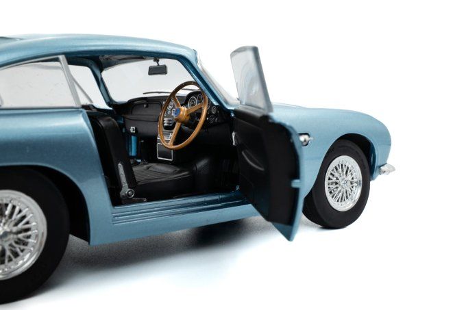 Aston Martin DB5 – Light Metallic Blue – 1964