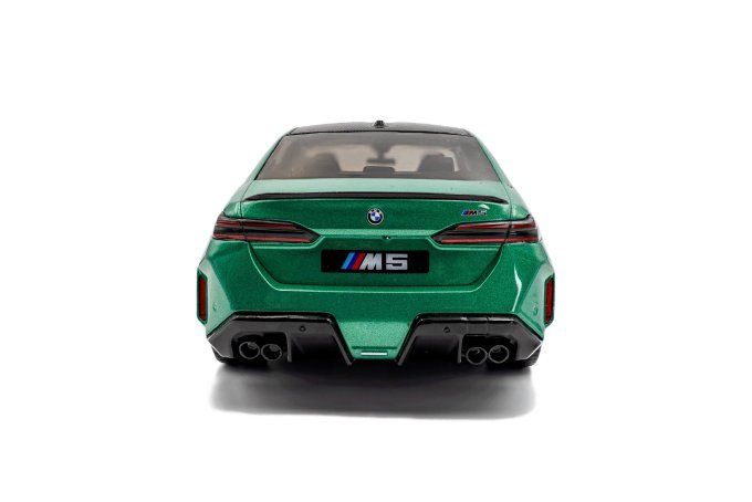 BMW M5 – M Isle of Man Green Metallic – 2025
