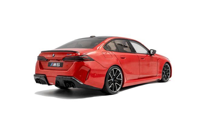 BMW M5 – FIRE RED – 2025