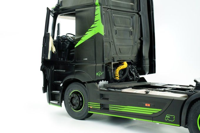 MERCEDES-BENZ ACTROS R5 ITALIAN COLLECTION BLACK 2021