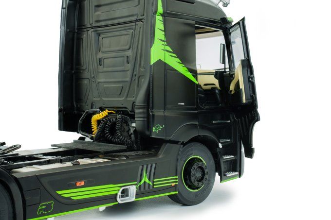 MERCEDES-BENZ ACTROS R5 ITALIAN COLLECTION BLACK 2021